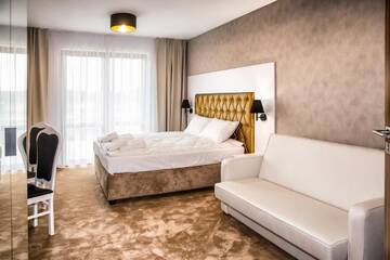 Фото номера Четырехместный номер с балконом или террасой Курортные отели Amber Park Spa г. Нехоже 2