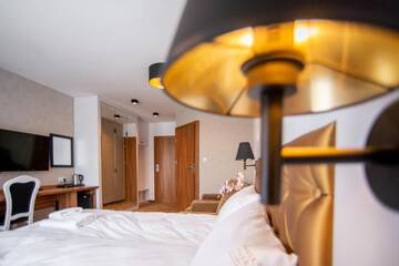 Фото номера Трехместный номер с балконом или террасой Курортные отели Amber Park Spa г. Нехоже 5